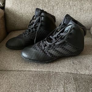 New Adidas wrestling shoes kids size 5 1/2.